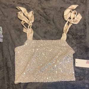 Going out crop top with tie sleeves